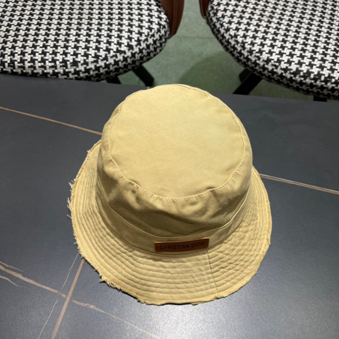  迪奥Dior最新2024早秋款渔夫帽，防晒指数超高，特别显脸小，有型不软塌，可随意折叠，携带方便🤗