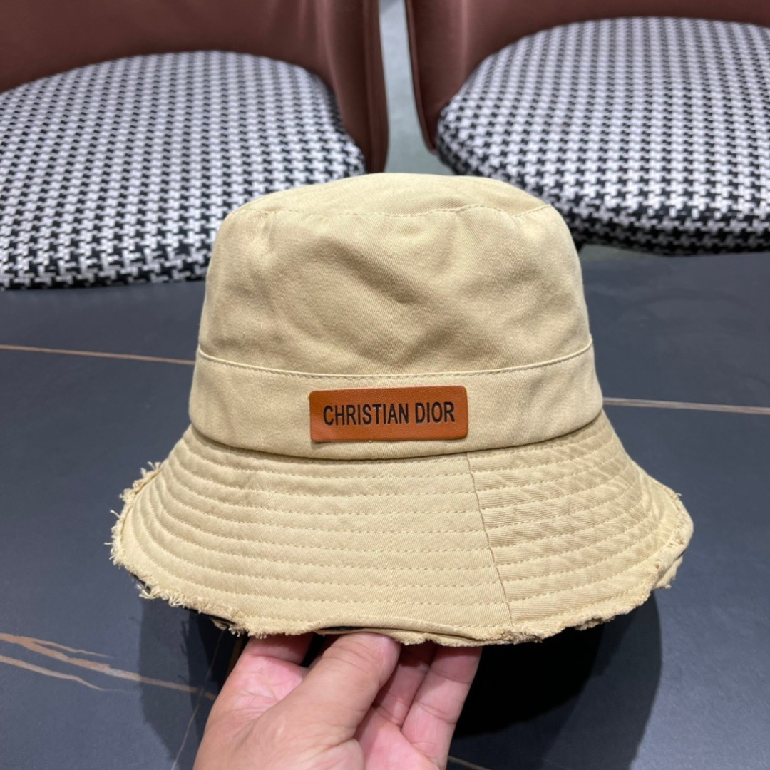  迪奥Dior最新2024早秋款渔夫帽，防晒指数超高，特别显脸小，有型不软塌，可随意折叠，携带方便🤗