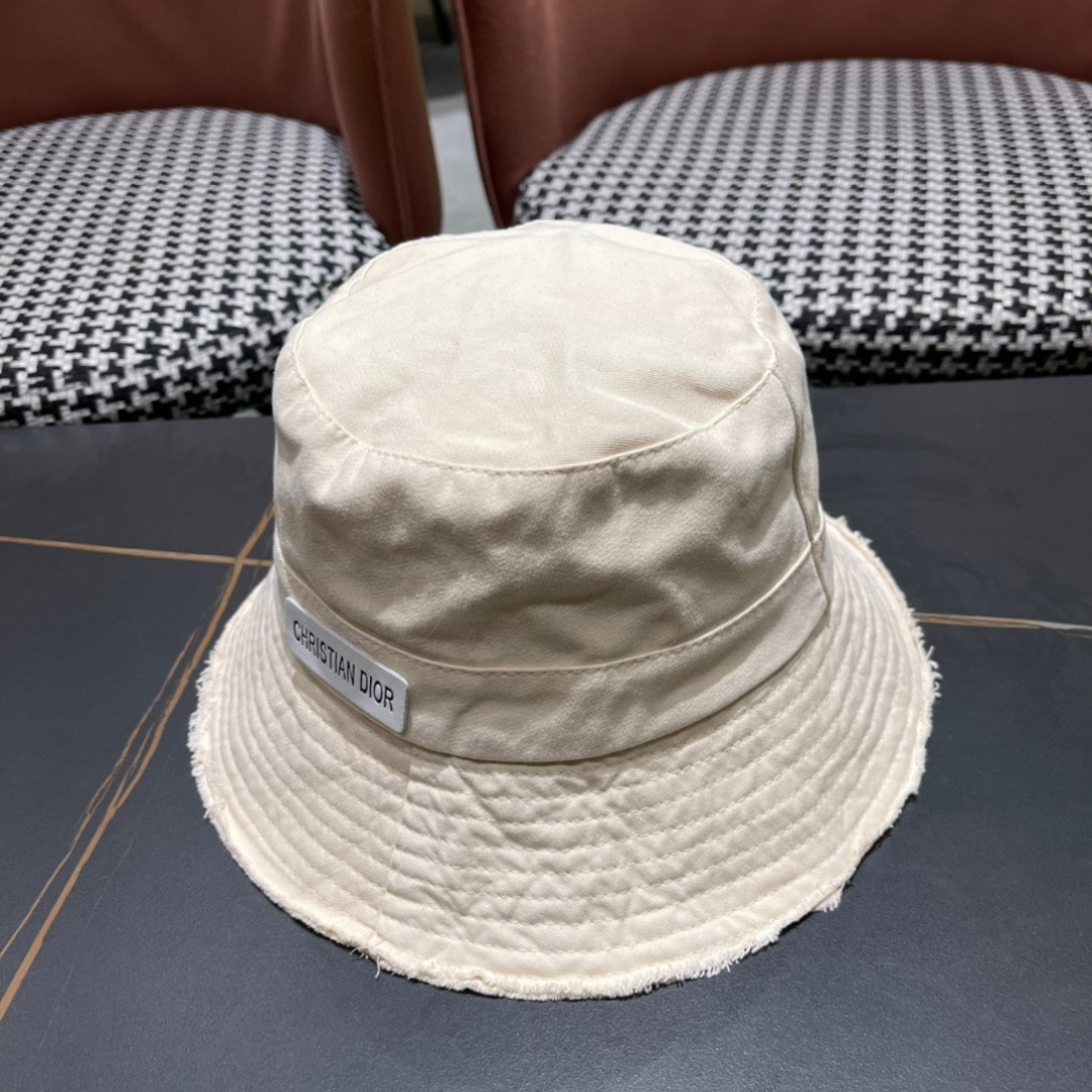  迪奥Dior最新2024早秋款渔夫帽，防晒指数超高，特别显脸小，有型不软塌，可随意折叠，携带方便🤗