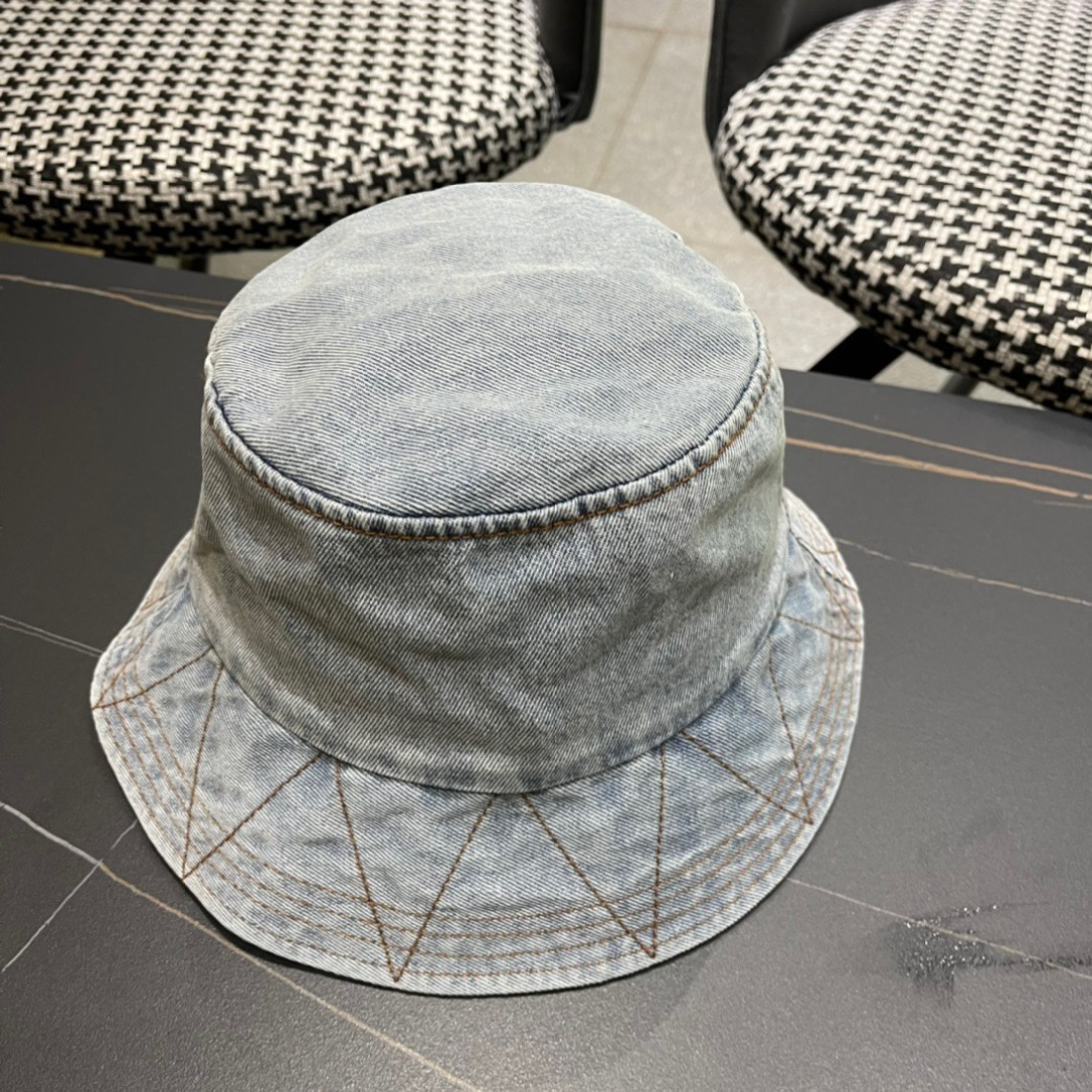 💛【CHANEL香奈儿】2025新款简约大牌牛仔渔夫帽🌈
遮阳百搭的一款～非常有质感