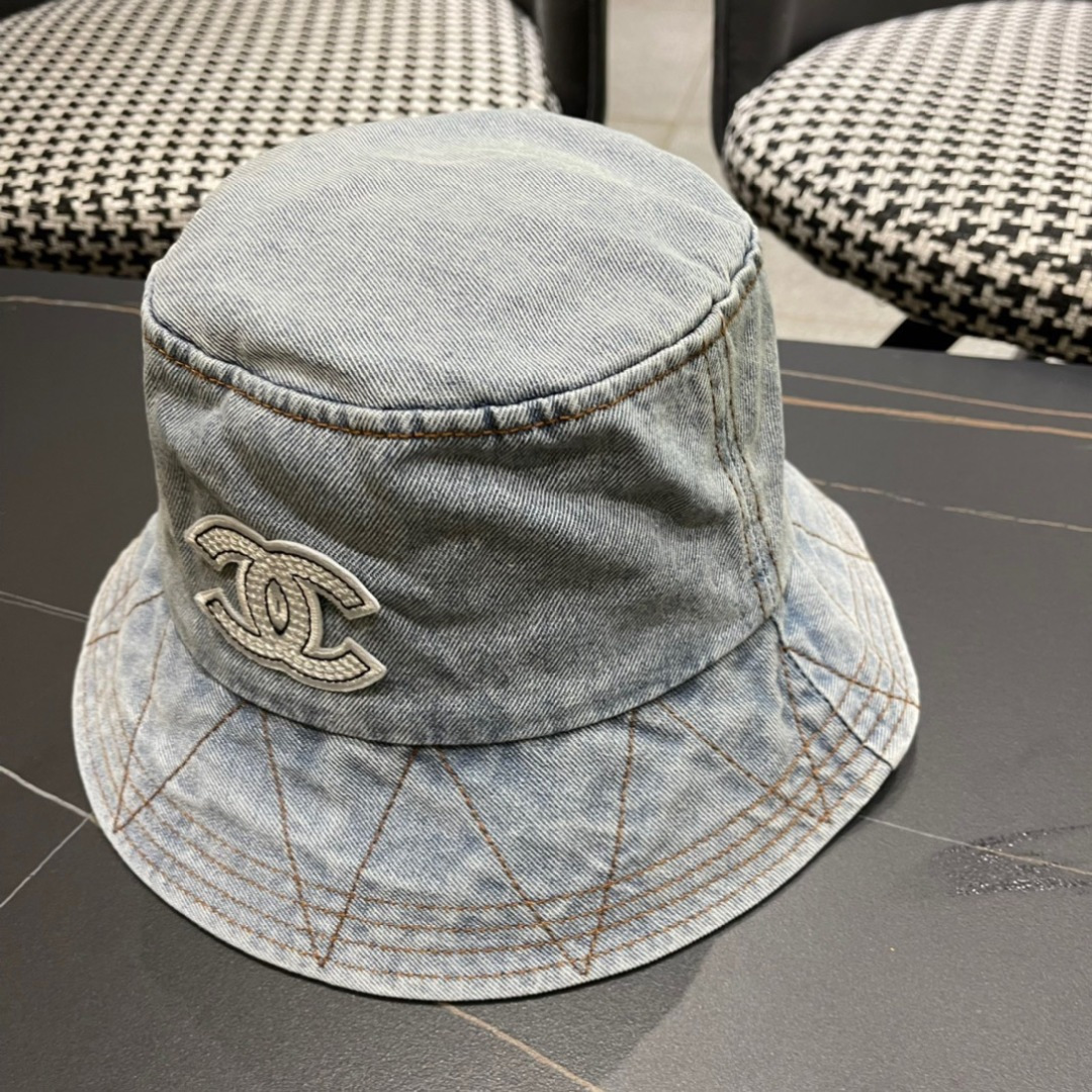 💛【CHANEL香奈儿】2025新款简约大牌牛仔渔夫帽🌈
遮阳百搭的一款～非常有质感