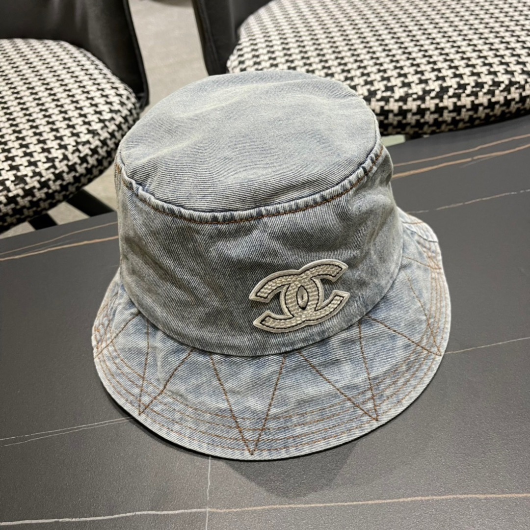 💛【CHANEL香奈儿】2025新款简约大牌牛仔渔夫帽🌈
遮阳百搭的一款～非常有质感
