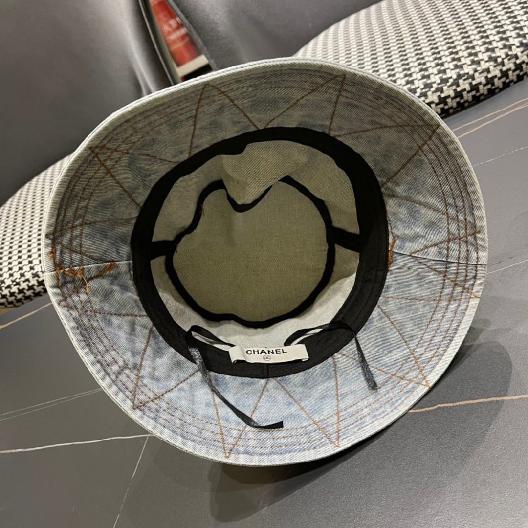 💛【CHANEL香奈儿】2025新款简约大牌牛仔渔夫帽🌈
遮阳百搭的一款～非常有质感
