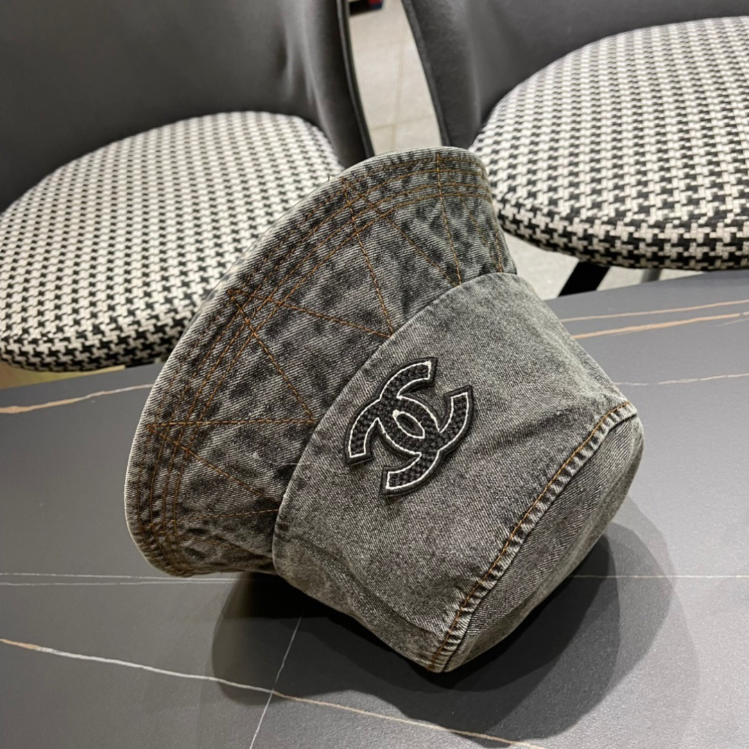 💛【CHANEL香奈儿】2025新款简约大牌牛仔渔夫帽🌈
遮阳百搭的一款～非常有质感