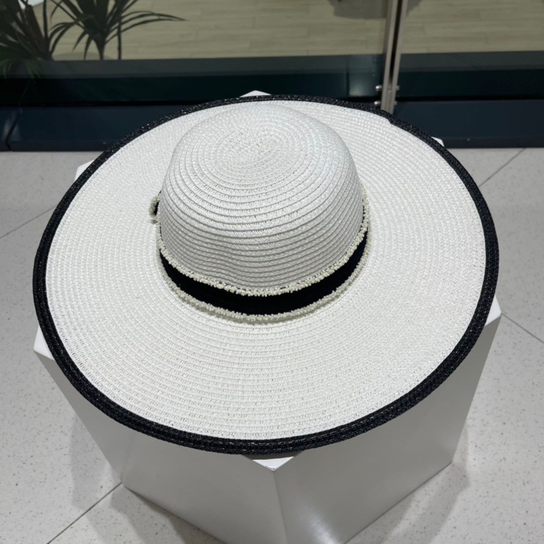  PRADA普拉达 新款大沿织带款草帽，旅行必备，超好搭配，赶紧入手！