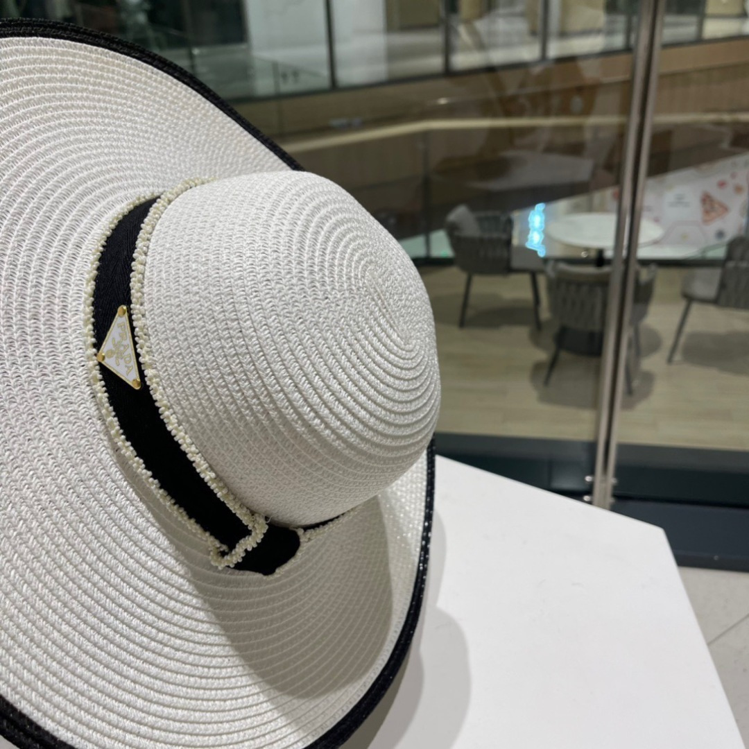  PRADA普拉达 新款大沿织带款草帽，旅行必备，超好搭配，赶紧入手！