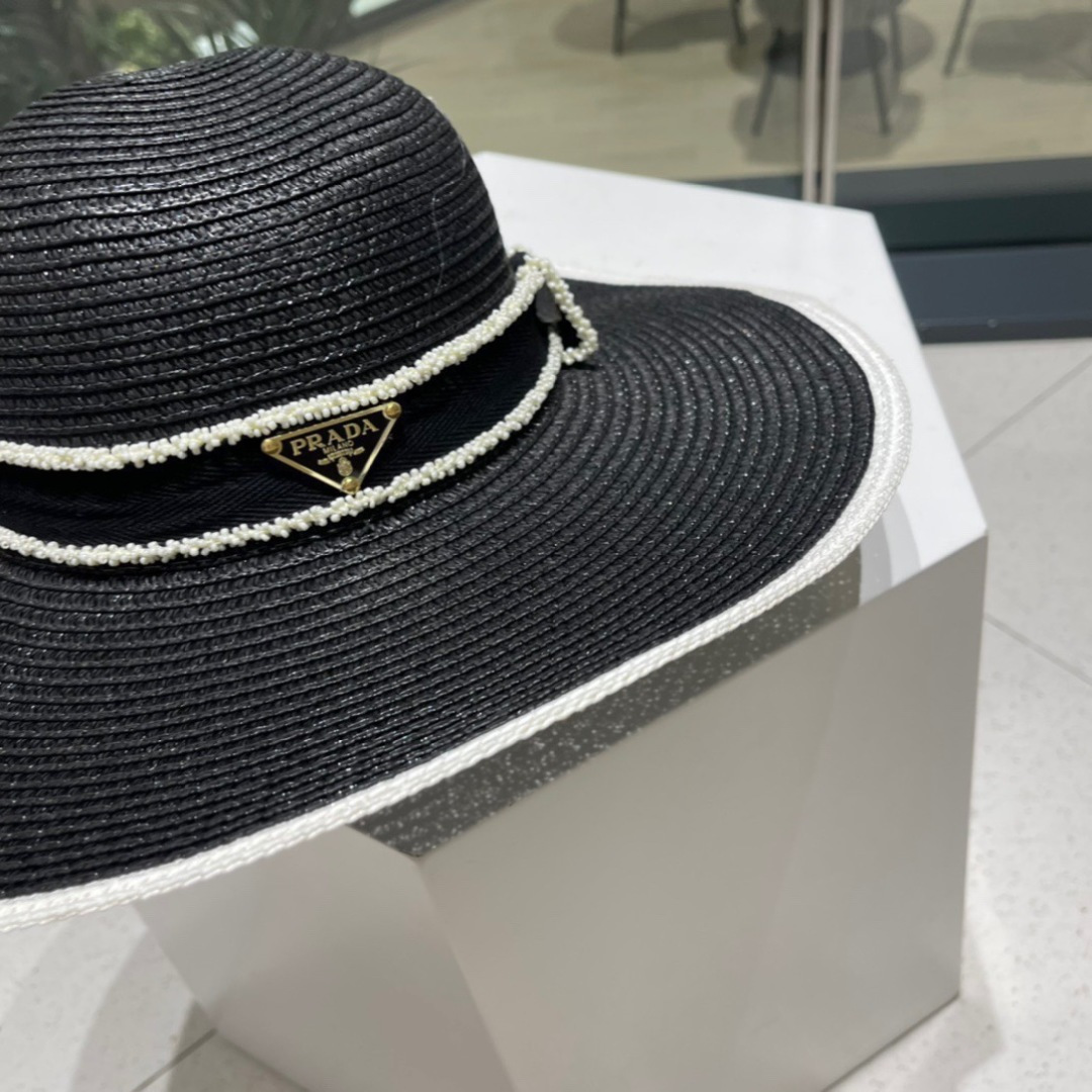  PRADA普拉达 新款大沿织带款草帽，旅行必备，超好搭配，赶紧入手！