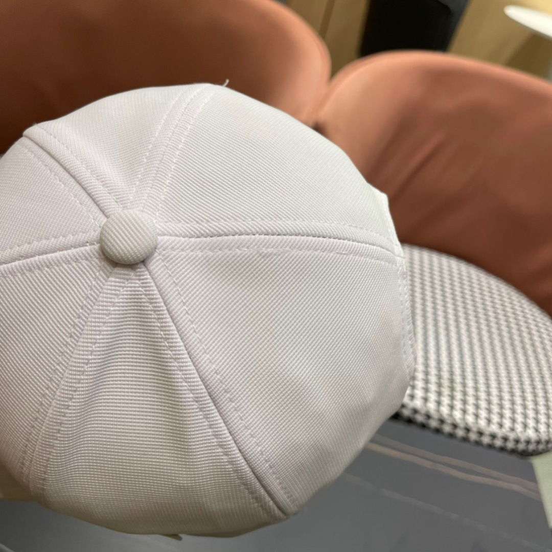 【普拉达】新款棒球帽，专柜同步出货，大牌款超好搭配，赶紧入手！