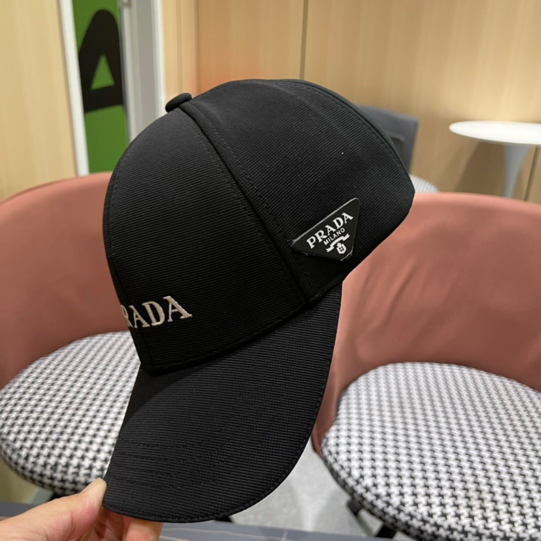 【普拉达】新款棒球帽，专柜同步出货，大牌款超好搭配，赶紧入手！