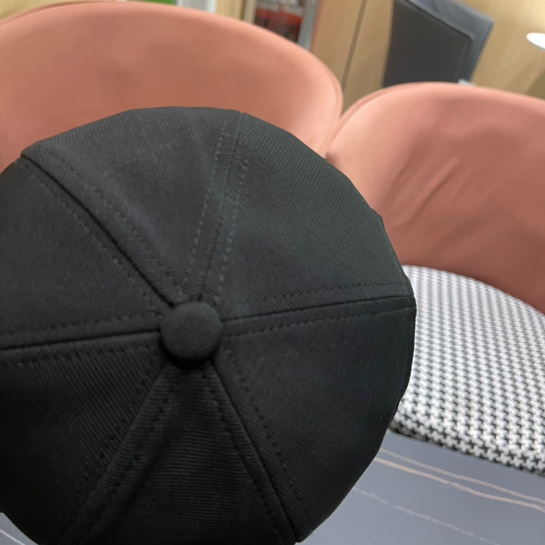 【普拉达】新款棒球帽，专柜同步出货，大牌款超好搭配，赶紧入手！