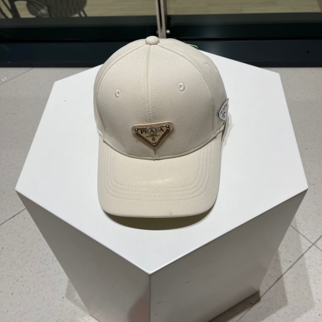 🧢Prada(普拉达)🧢经典原单棒球帽，普拉三角标达气质帽沿，可调节魔术贴片💢男女通用