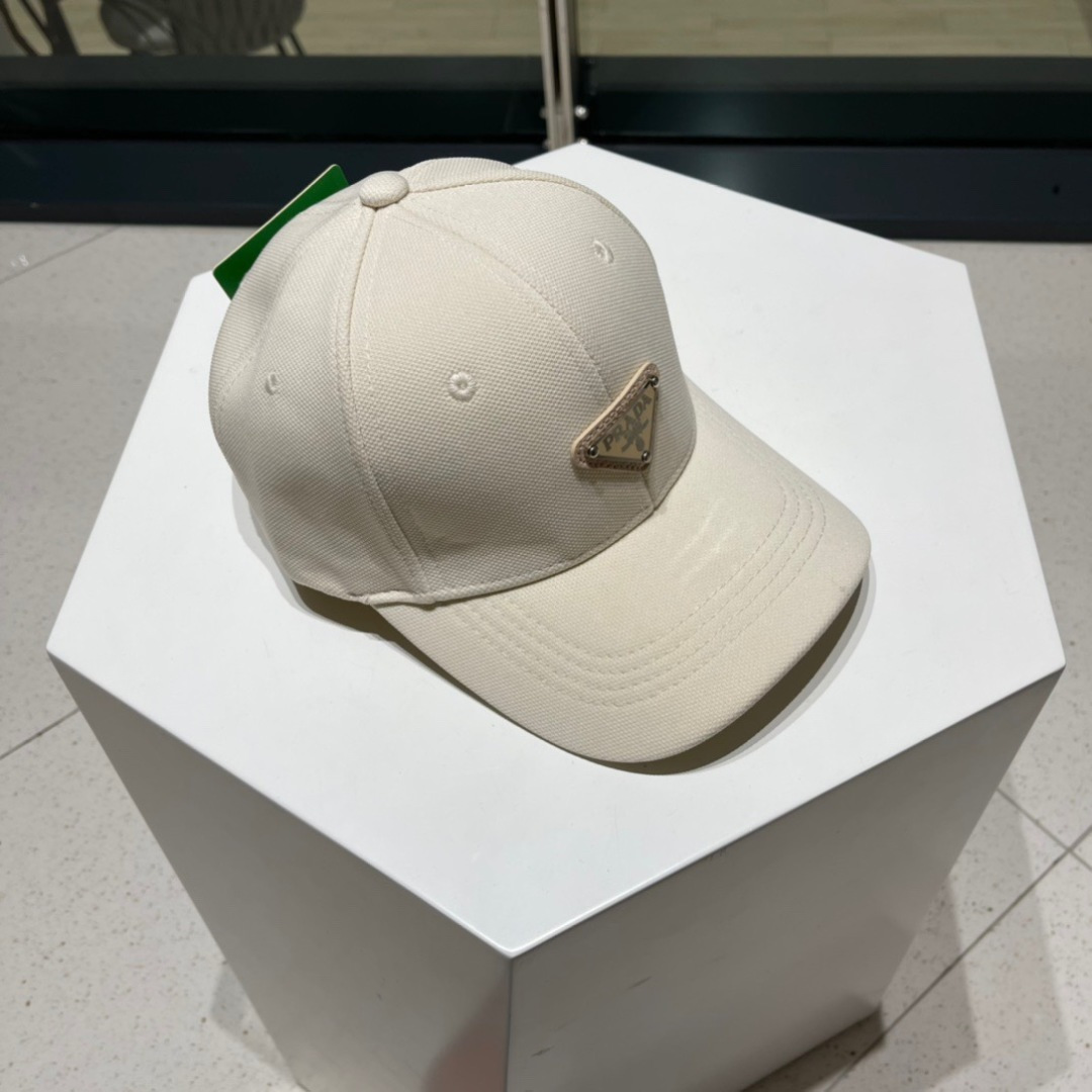 🧢Prada(普拉达)🧢经典原单棒球帽，普拉三角标达气质帽沿，可调节魔术贴片💢男女通用