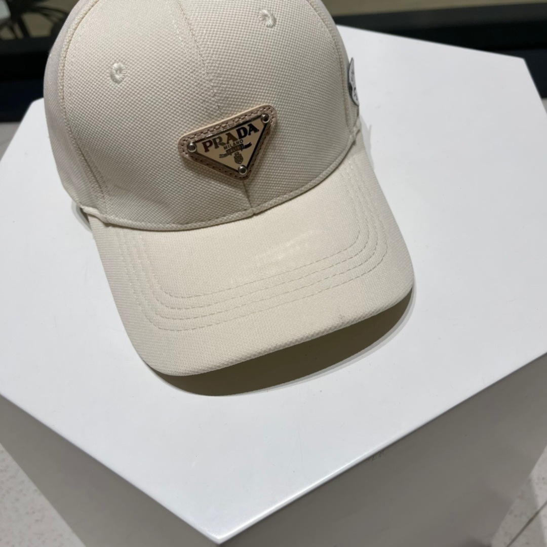 🧢Prada(普拉达)🧢经典原单棒球帽，普拉三角标达气质帽沿，可调节魔术贴片💢男女通用