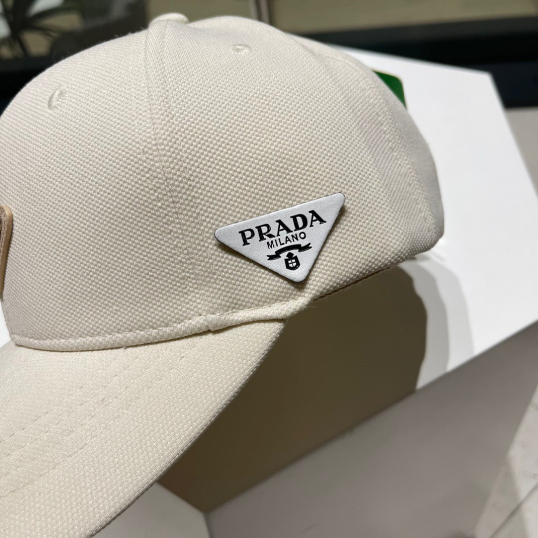 🧢Prada(普拉达)🧢经典原单棒球帽，普拉三角标达气质帽沿，可调节魔术贴片💢男女通用