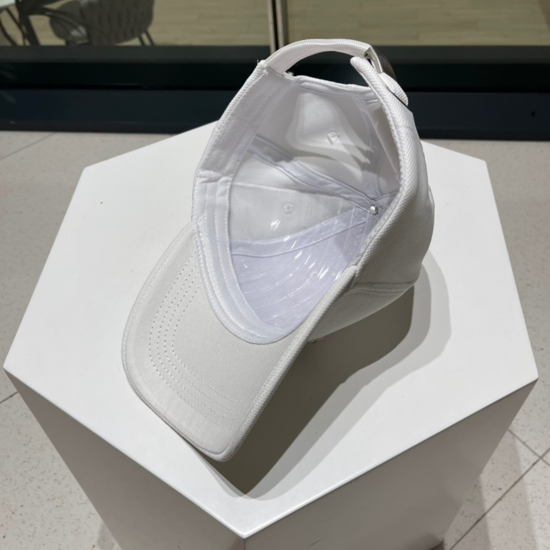 🧢Prada(普拉达)🧢经典原单棒球帽，普拉三角标达气质帽沿，可调节魔术贴片💢男女通用