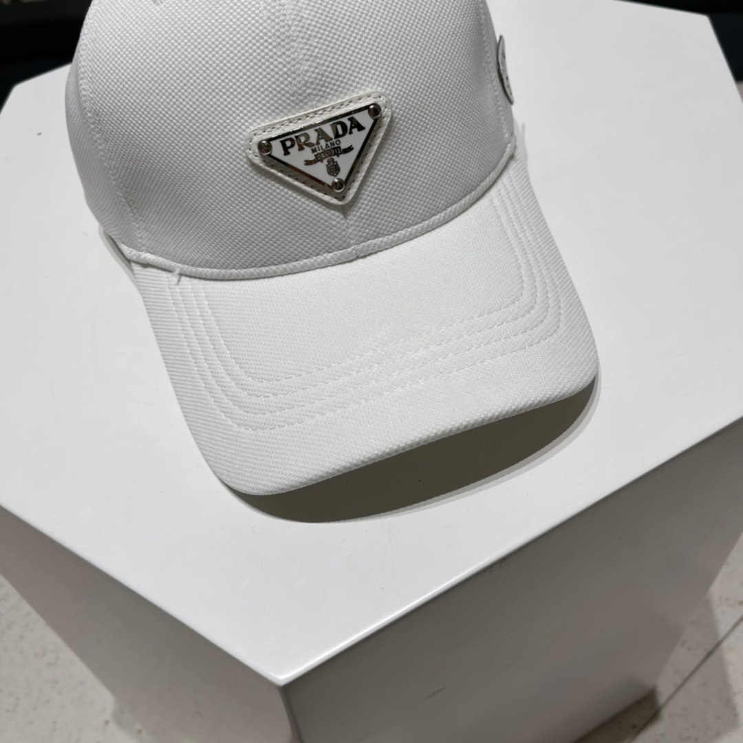 🧢Prada(普拉达)🧢经典原单棒球帽，普拉三角标达气质帽沿，可调节魔术贴片💢男女通用