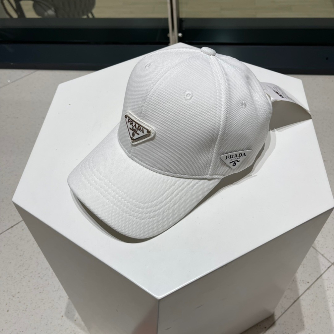 🧢Prada(普拉达)🧢经典原单棒球帽，普拉三角标达气质帽沿，可调节魔术贴片💢男女通用