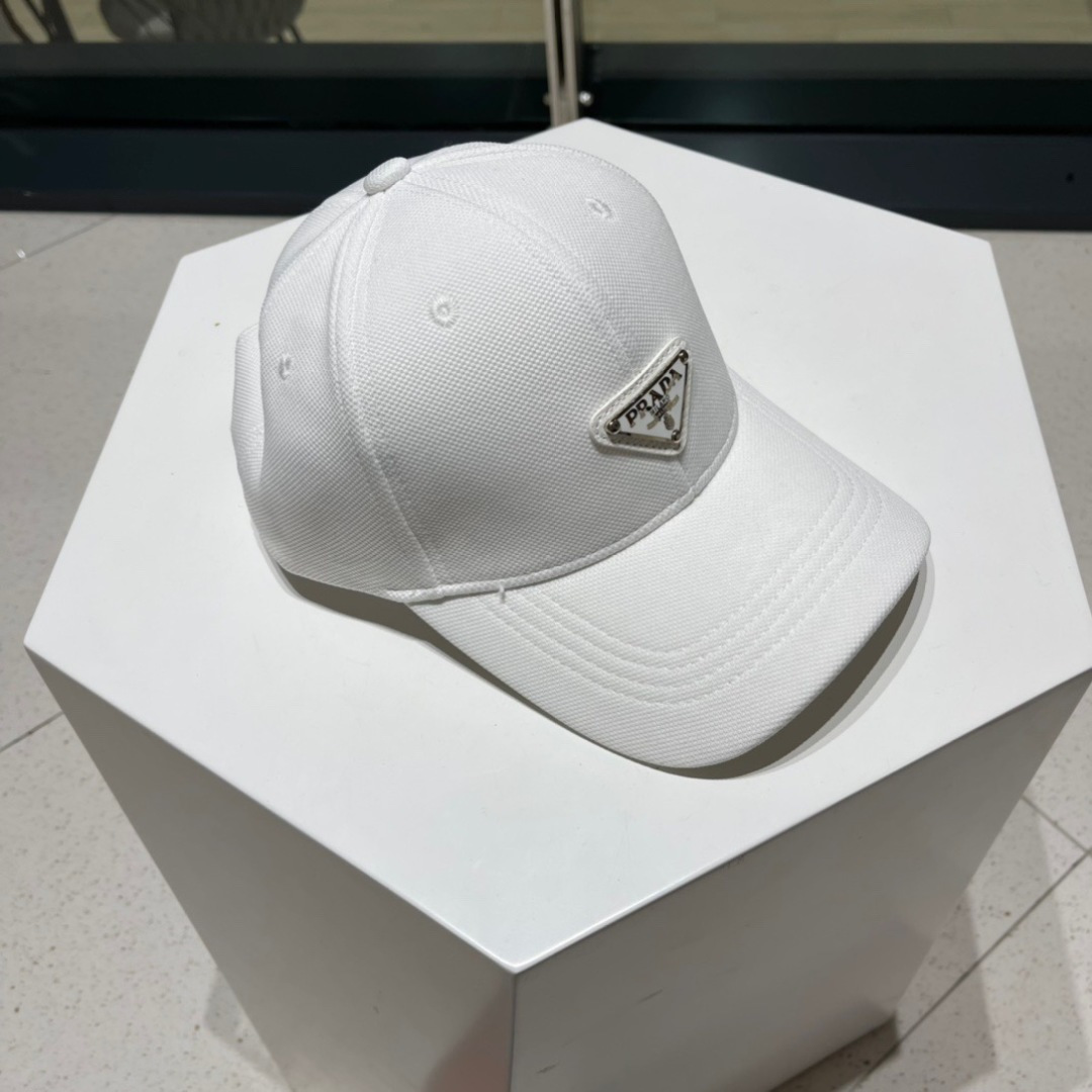 🧢Prada(普拉达)🧢经典原单棒球帽，普拉三角标达气质帽沿，可调节魔术贴片💢男女通用