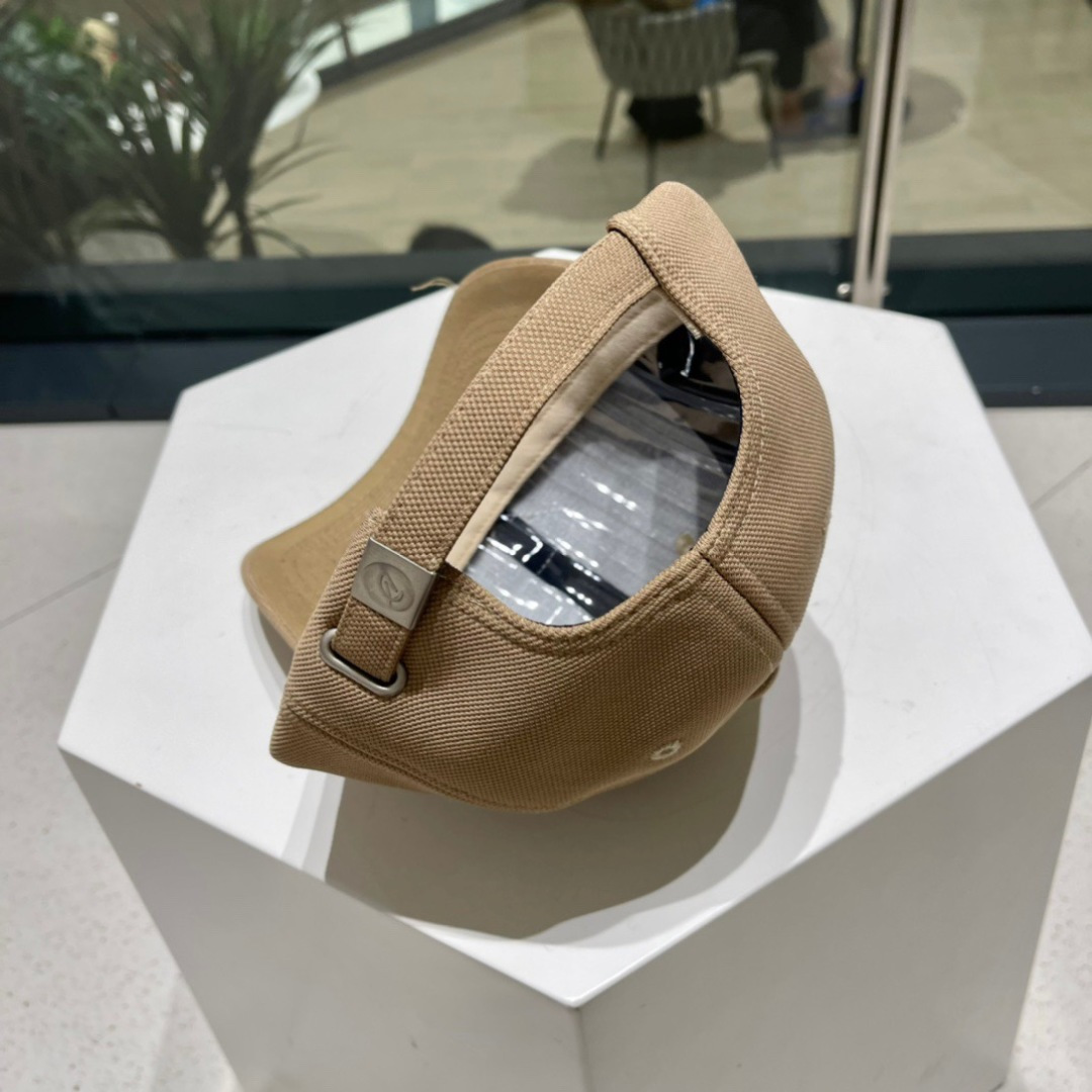 🧢Prada(普拉达)🧢经典原单棒球帽，普拉三角标达气质帽沿，可调节魔术贴片💢男女通用