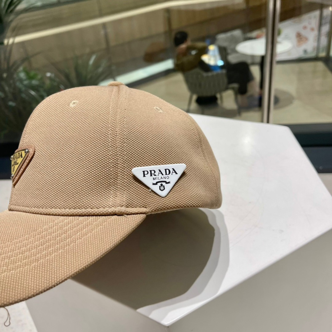 🧢Prada(普拉达)🧢经典原单棒球帽，普拉三角标达气质帽沿，可调节魔术贴片💢男女通用