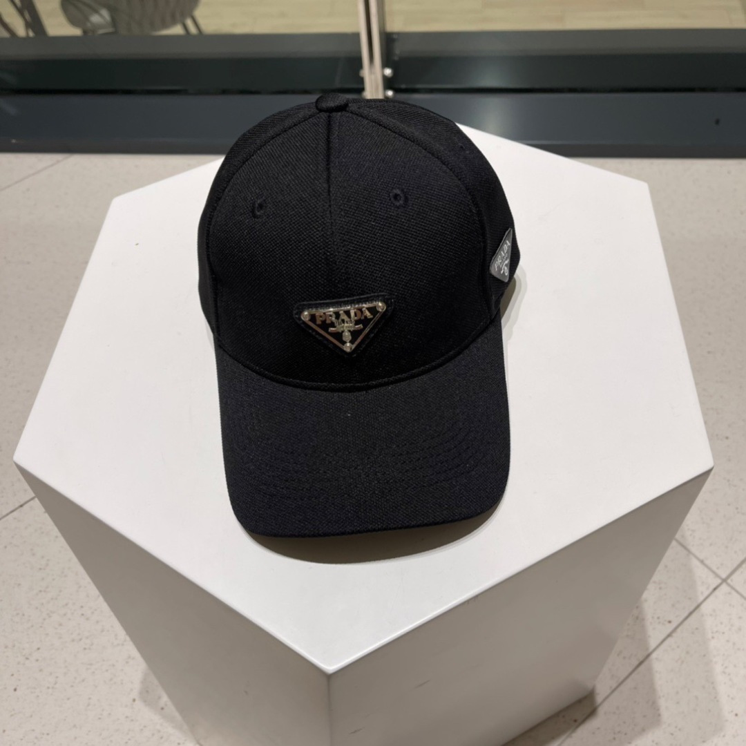 🧢Prada(普拉达)🧢经典原单棒球帽，普拉三角标达气质帽沿，可调节魔术贴片💢男女通用