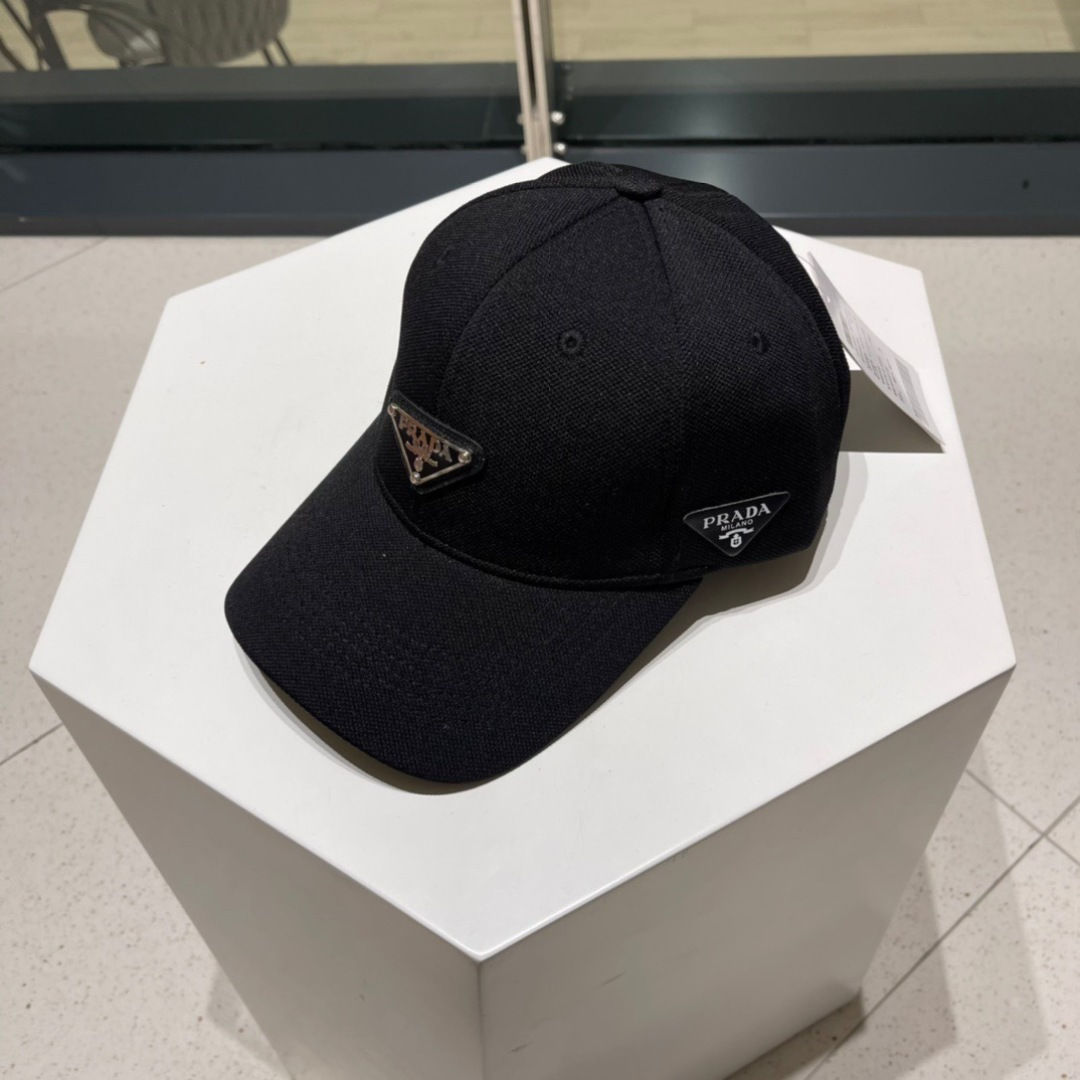 🧢Prada(普拉达)🧢经典原单棒球帽，普拉三角标达气质帽沿，可调节魔术贴片💢男女通用