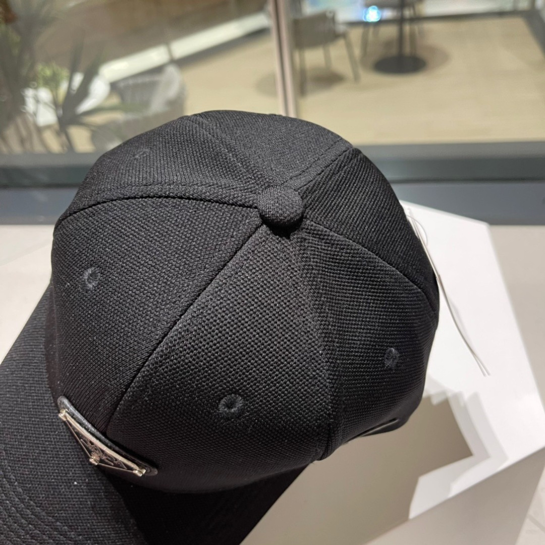 🧢Prada(普拉达)🧢经典原单棒球帽，普拉三角标达气质帽沿，可调节魔术贴片💢男女通用