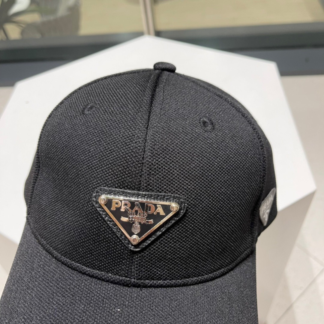 🧢Prada(普拉达)🧢经典原单棒球帽，普拉三角标达气质帽沿，可调节魔术贴片💢男女通用