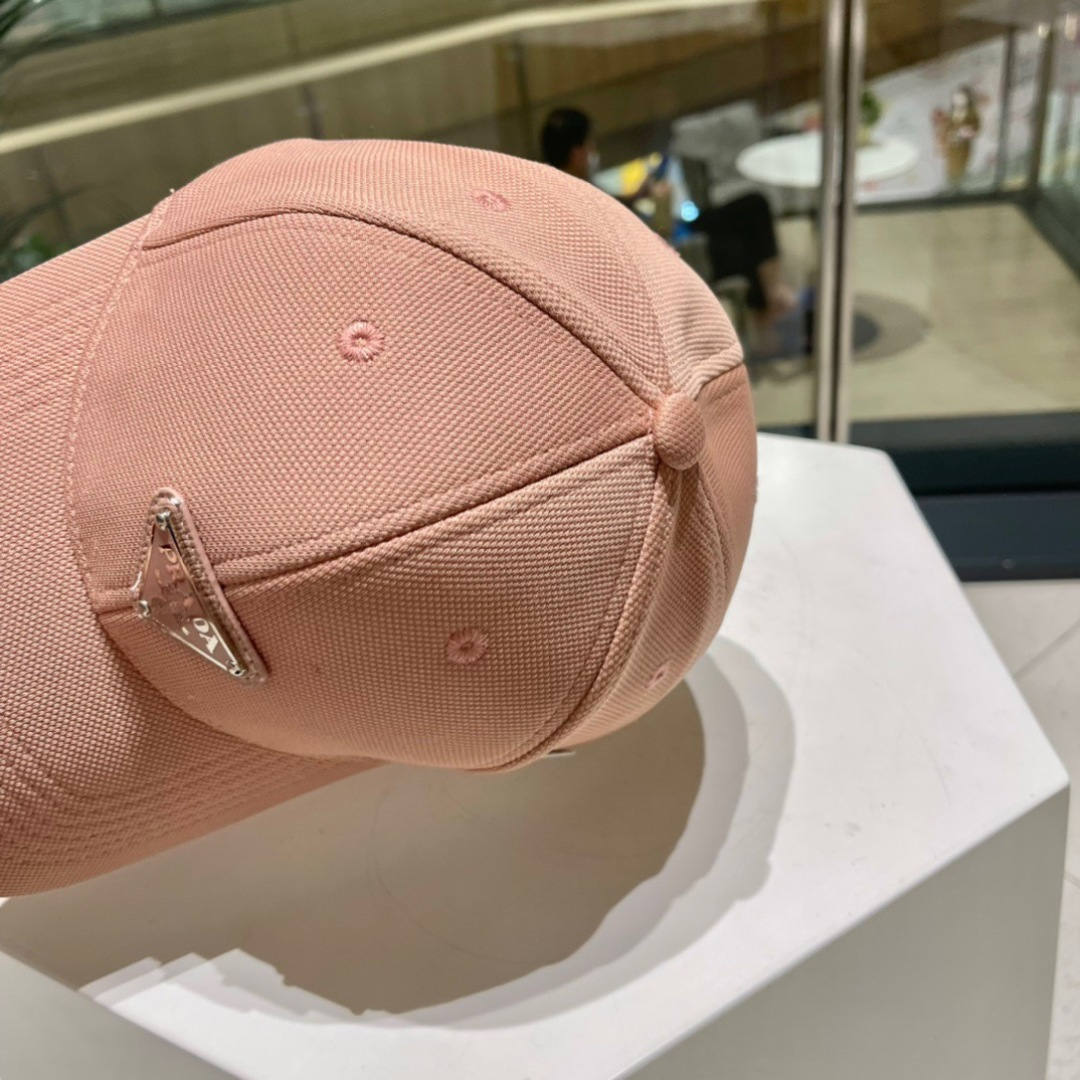🧢Prada(普拉达)🧢经典原单棒球帽，普拉三角标达气质帽沿，可调节魔术贴片💢男女通用