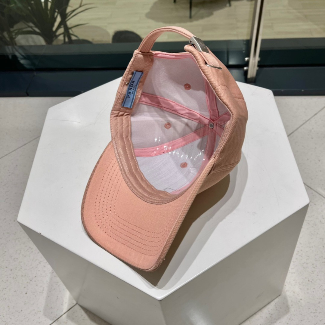 🧢Prada(普拉达)🧢经典原单棒球帽，普拉三角标达气质帽沿，可调节魔术贴片💢男女通用