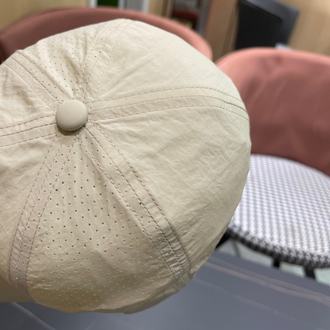  Prada普拉达 2025早春新款超薄透气款棒球帽，经典款男女通用