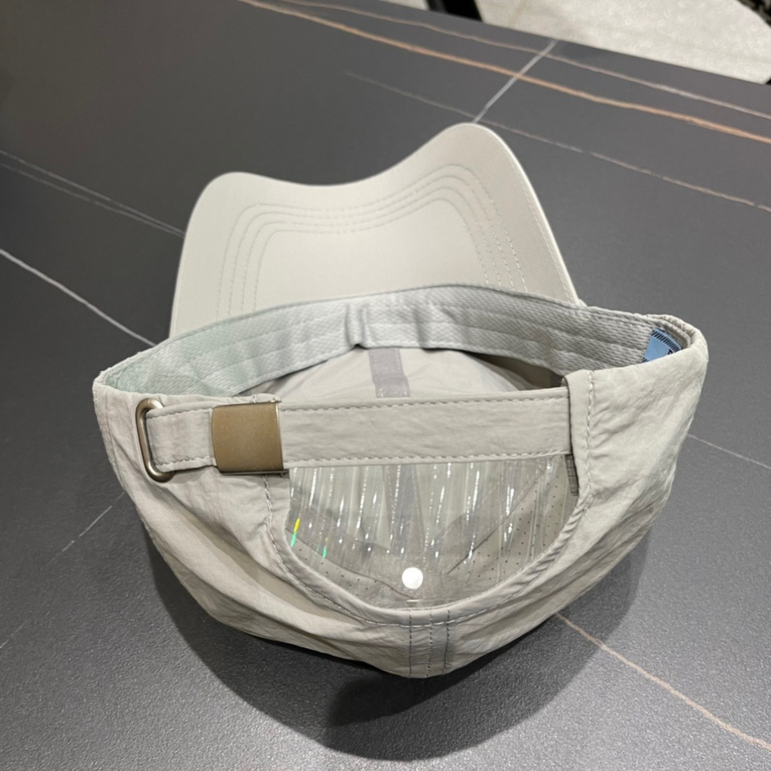  Prada普拉达 2025早春新款超薄透气款棒球帽，经典款男女通用