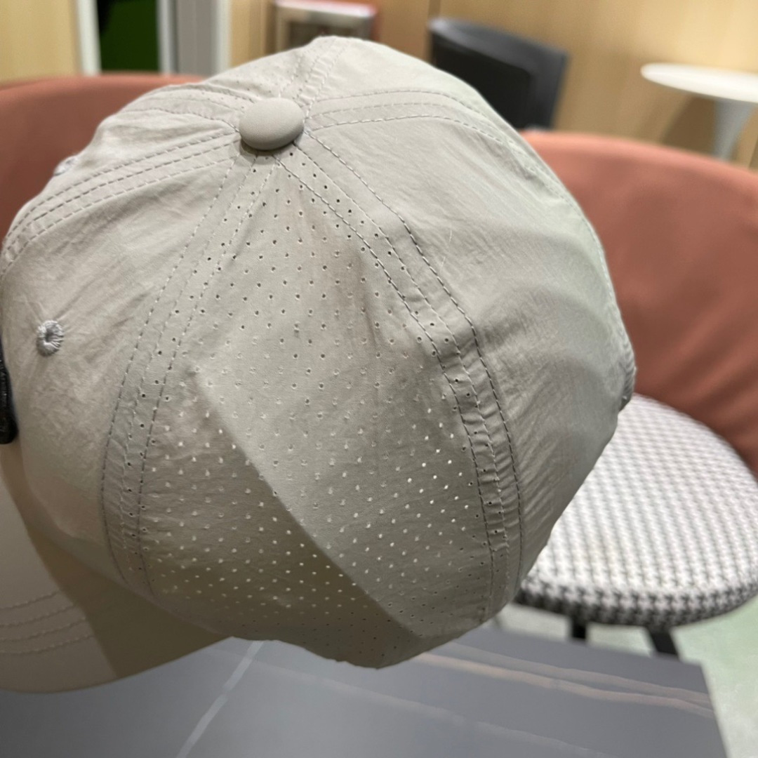  Prada普拉达 2025早春新款超薄透气款棒球帽，经典款男女通用