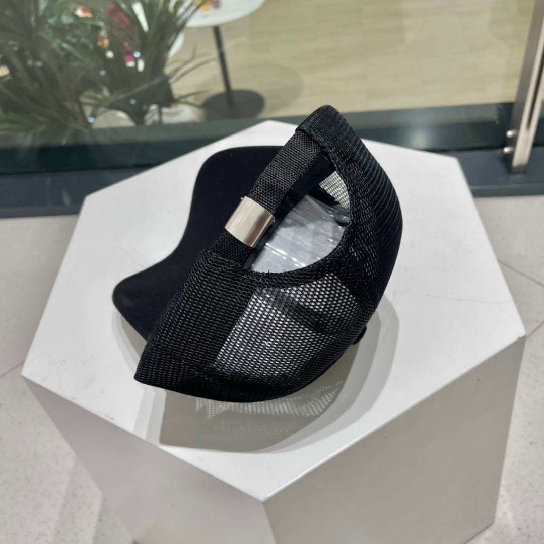  FENDI芬迪 老花系列棒球帽🧢 经典FF中古单品，气质穿搭单品，质量杠杠强