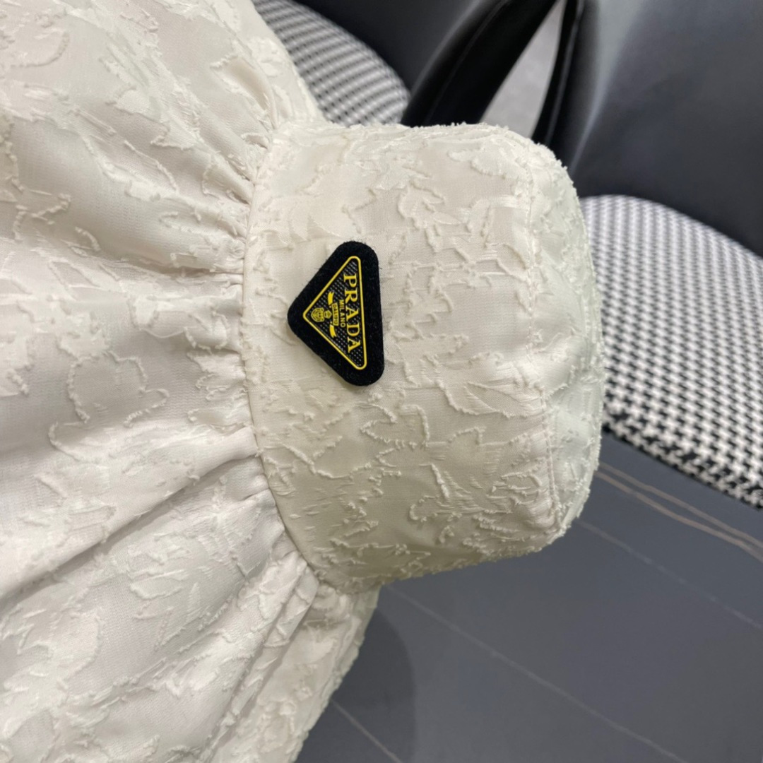  普拉达PrADA遮阳帽女防晒遮阳渔夫帽韩版字母折边百搭户外出游太阳帽