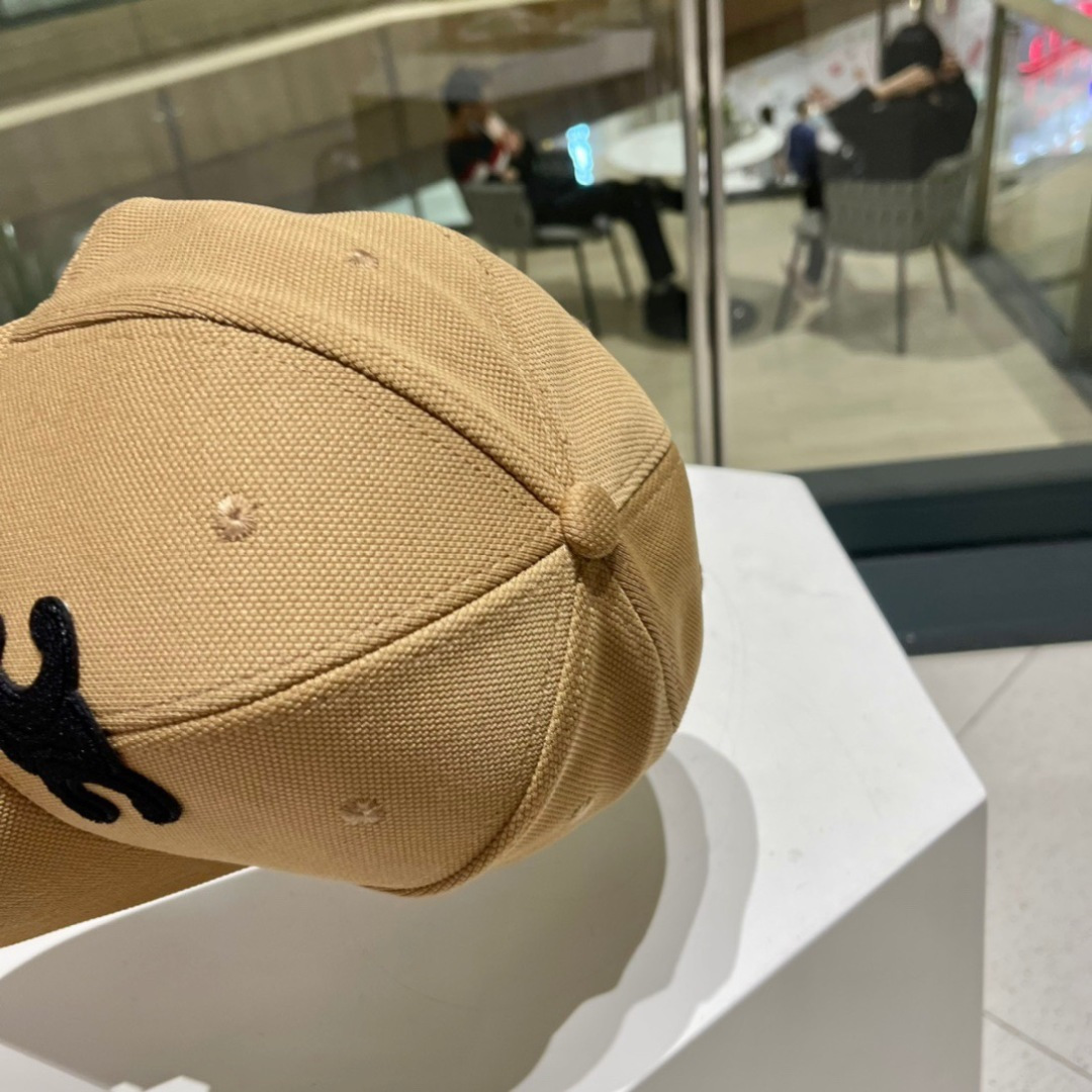 CELIN 赛琳ss新款凯旋门刺绣棒球帽🧢帽型完全按照定做。凯旋门图案章仔区别市面版本，大小及圈圈毛质感