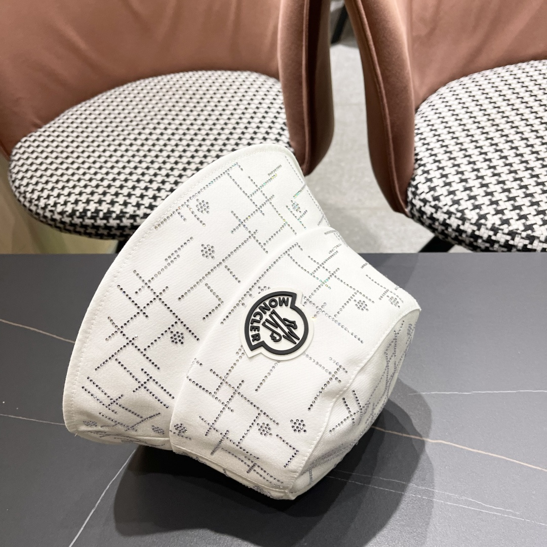  MONCLER蒙口🎩夏季新款亮片渔夫帽女百搭重工水钻，遮阳盆帽显脸小牛仔防晒太阳帽