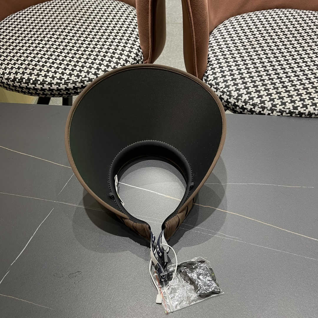  迪奥Dior新款大帽檐防晒帽空顶草帽遮阳帽女春夏防
紫外线太阳帽沙滩帽 回购率100%