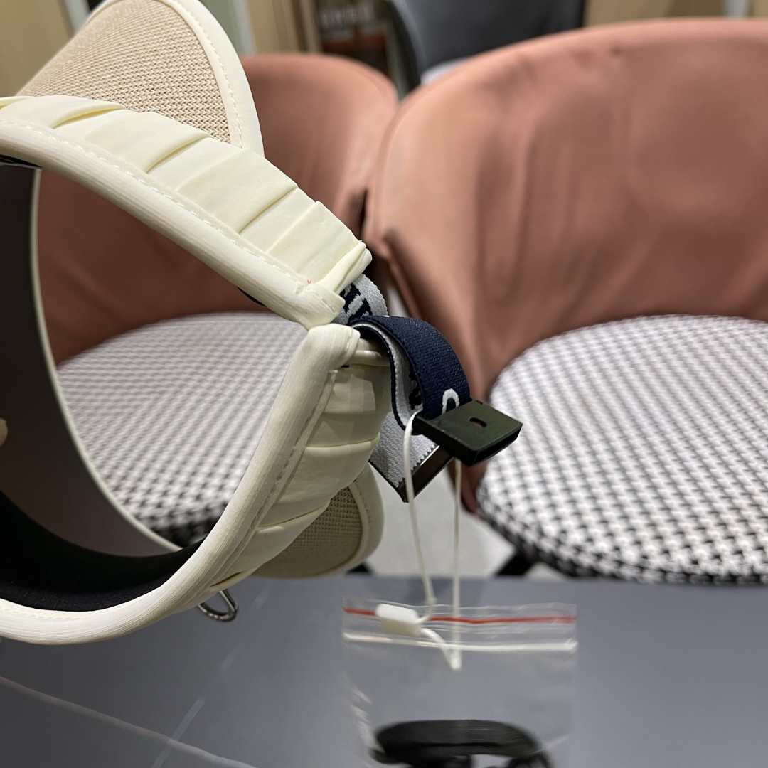  迪奥Dior新款大帽檐防晒帽空顶草帽遮阳帽女春夏防
紫外线太阳帽沙滩帽 回购率100%