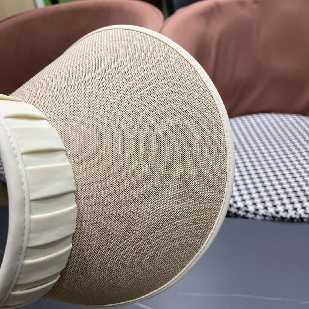  迪奥Dior新款大帽檐防晒帽空顶草帽遮阳帽女春夏防
紫外线太阳帽沙滩帽 回购率100%