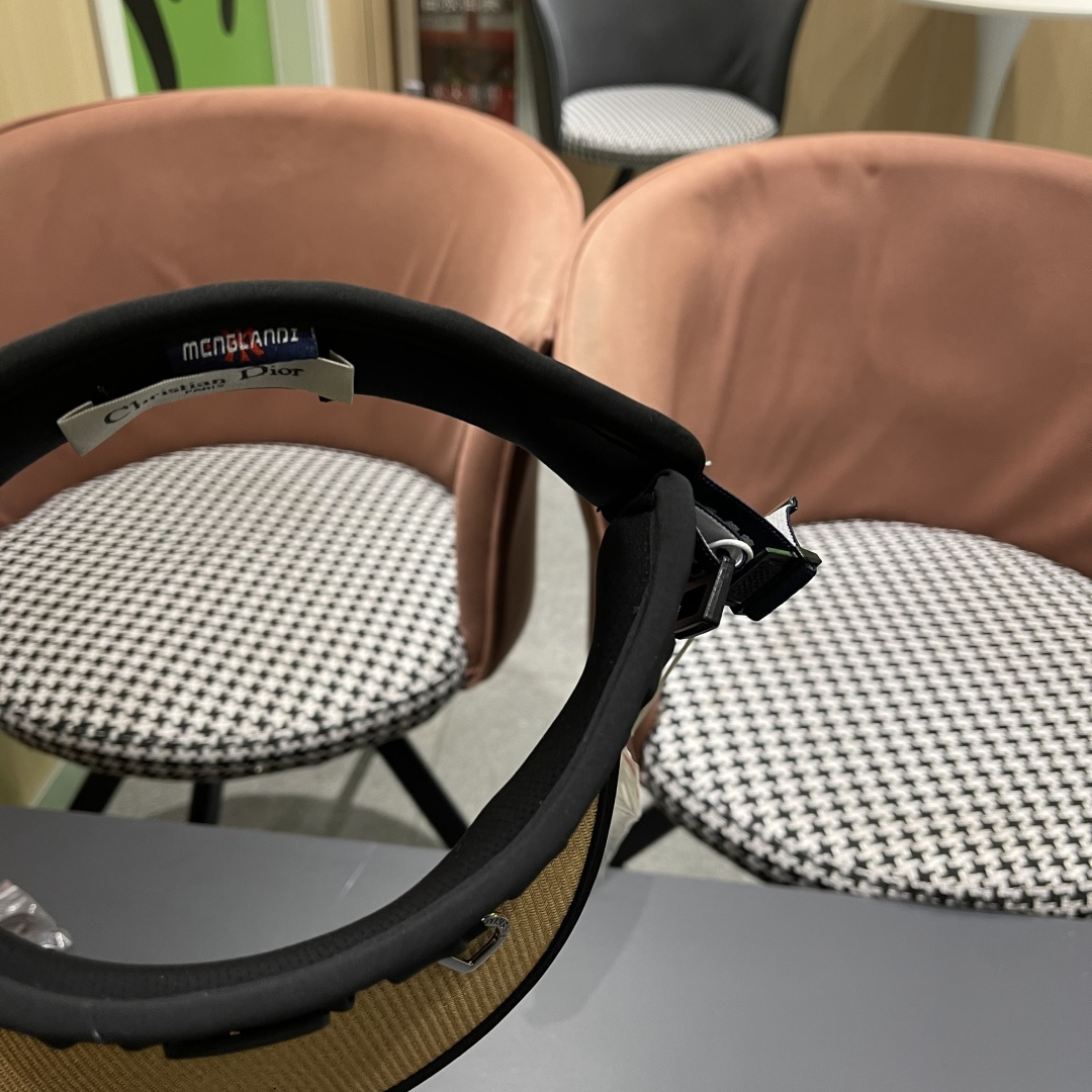  迪奥Dior新款大帽檐防晒帽空顶草帽遮阳帽女春夏防
紫外线太阳帽沙滩帽 回购率100%