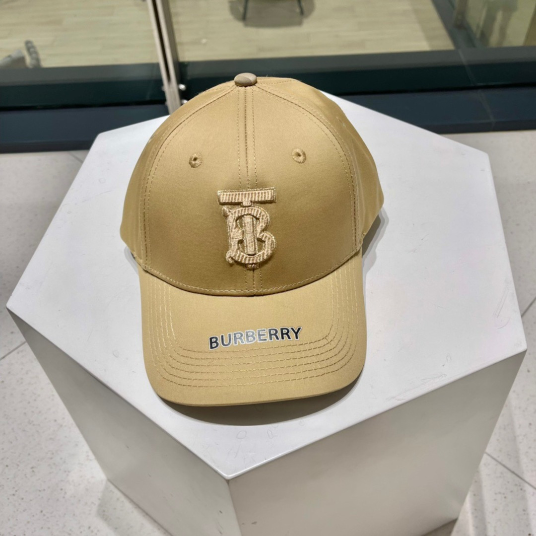   Burberry（巴宝莉）原单棒球帽  专柜热卖款纯棉内里，轻盈透气。完美版型，对格精准无误，原厂品