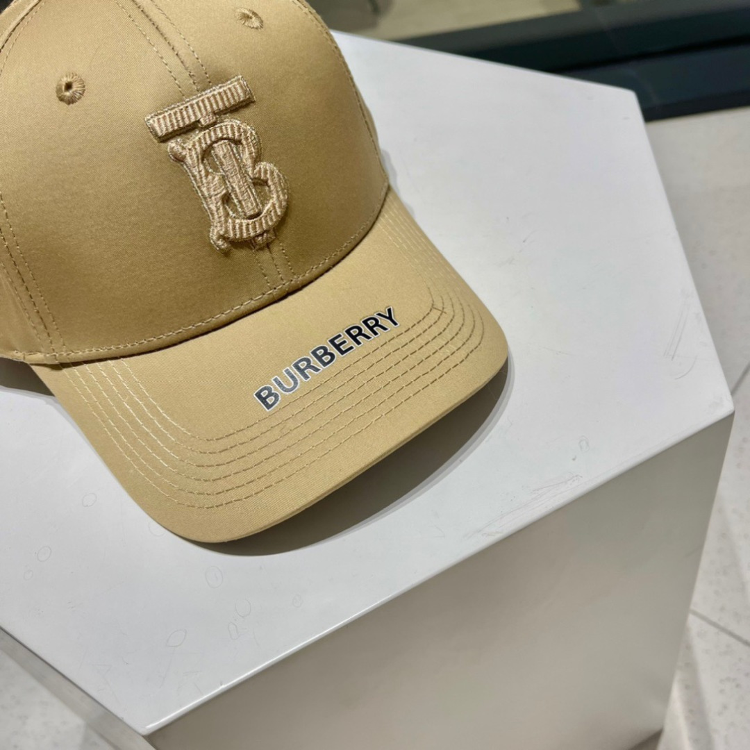   Burberry（巴宝莉）原单棒球帽  专柜热卖款纯棉内里，轻盈透气。完美版型，对格精准无误，原厂品