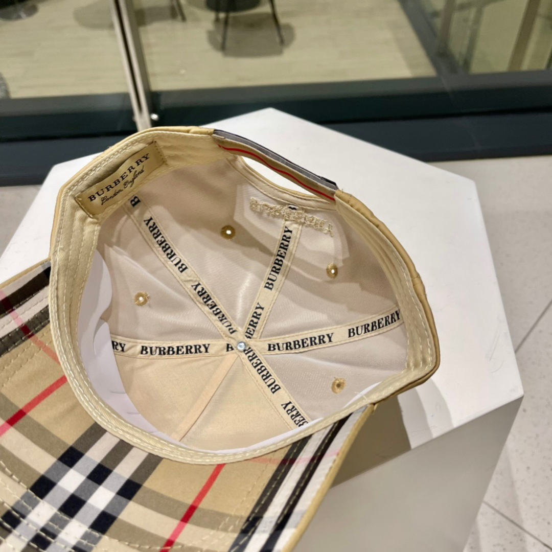   Burberry（巴宝莉）原单棒球帽  专柜热卖款纯棉内里，轻盈透气。完美版型，对格精准无误，原厂品