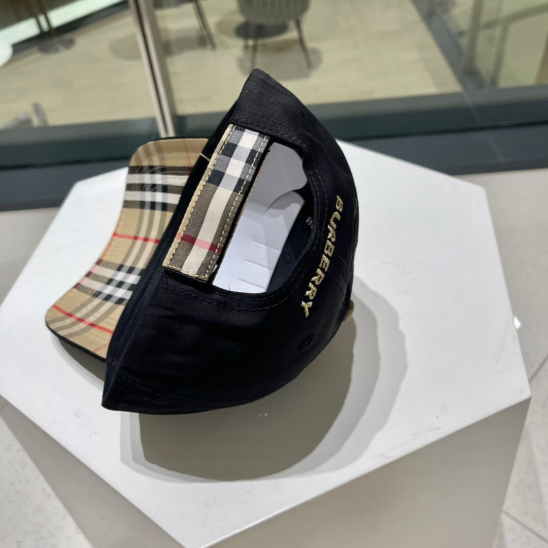   Burberry（巴宝莉）原单棒球帽  专柜热卖款纯棉内里，轻盈透气。完美版型，对格精准无误，原厂品