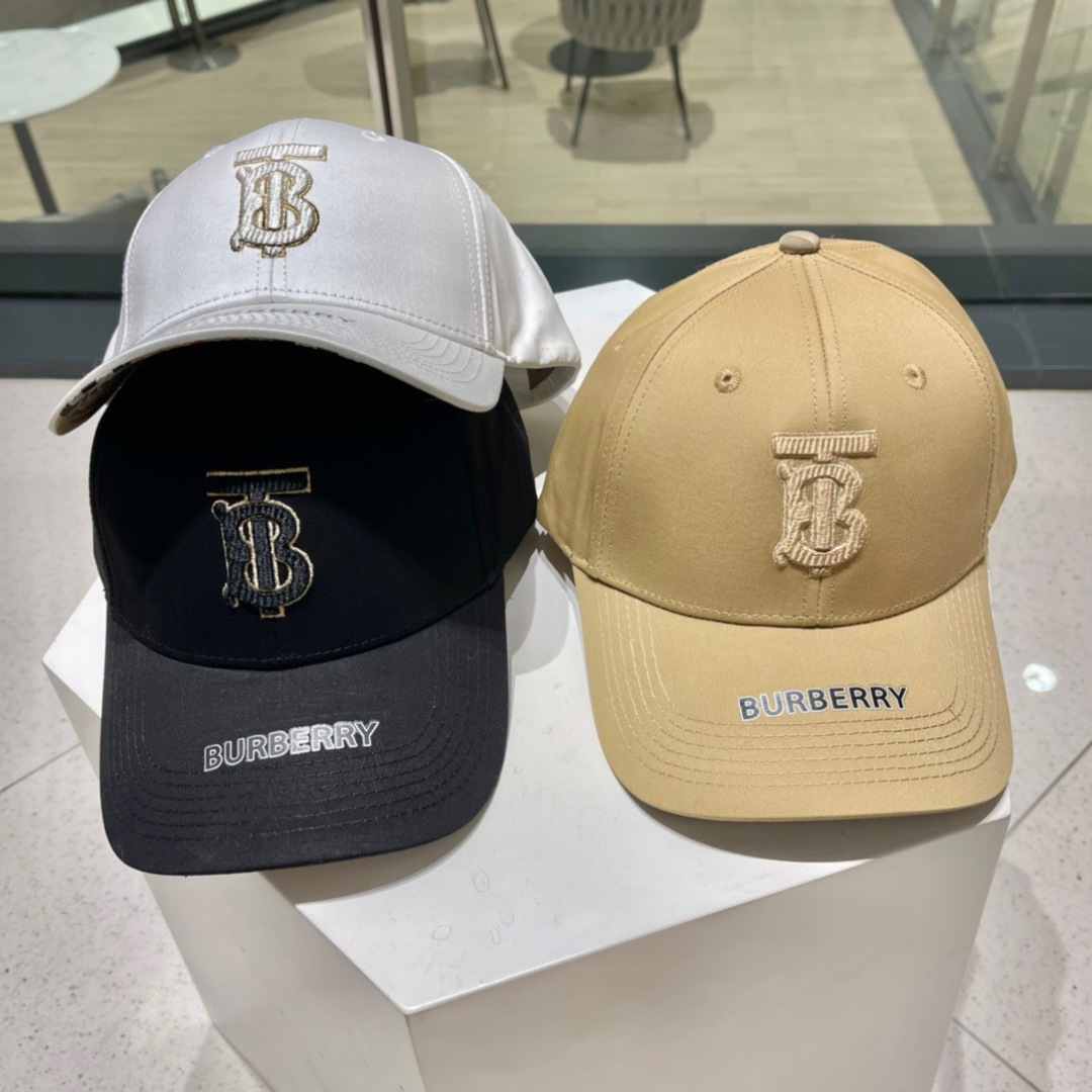  Burberry（巴宝莉）原单棒球帽  专柜热卖款纯棉内里，轻盈透气。完美版型，对格精准无误，原厂品