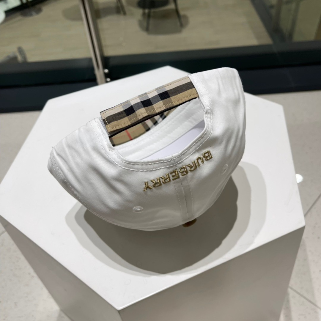   Burberry（巴宝莉）原单棒球帽  专柜热卖款纯棉内里，轻盈透气。完美版型，对格精准无误，原厂品