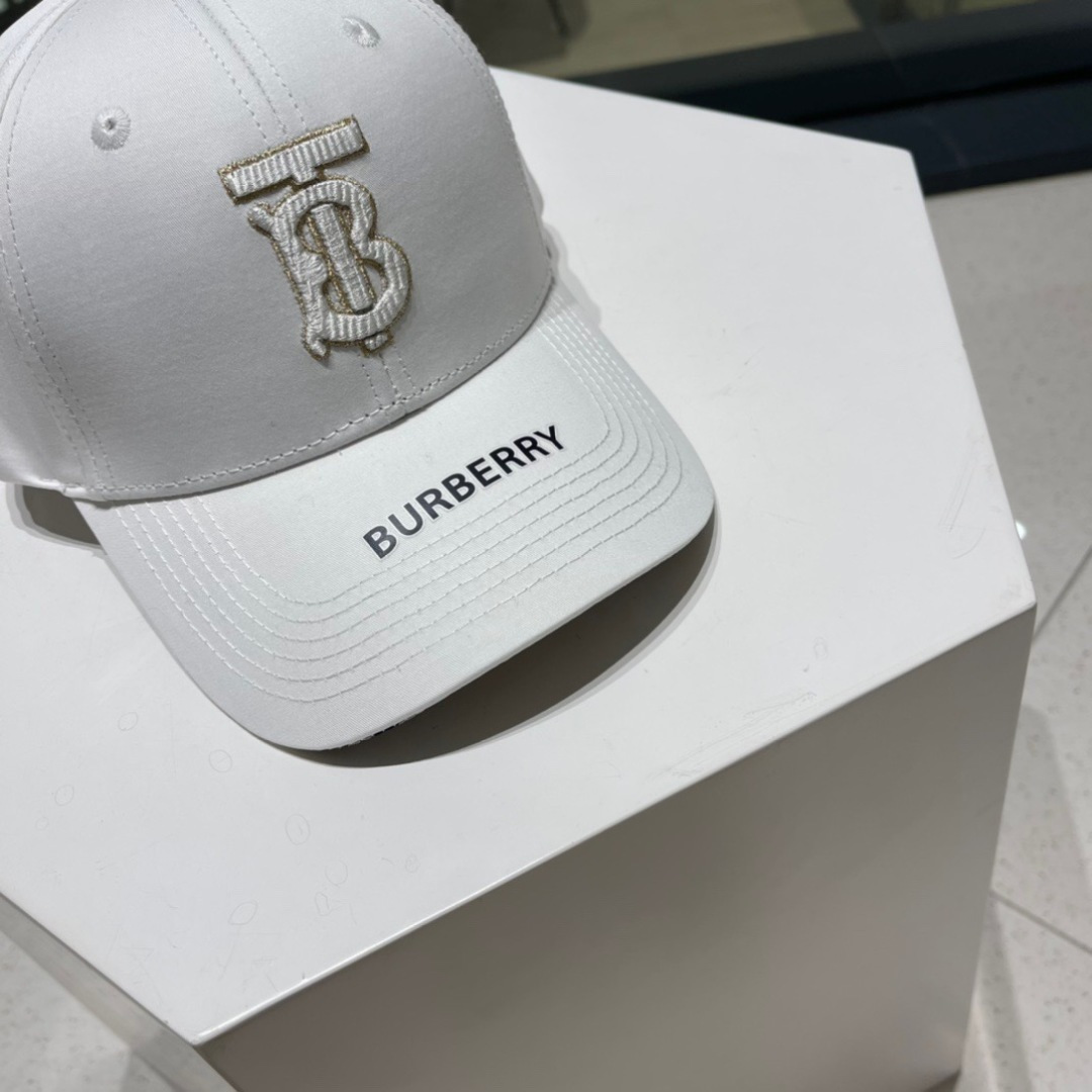   Burberry（巴宝莉）原单棒球帽  专柜热卖款纯棉内里，轻盈透气。完美版型，对格精准无误，原厂品