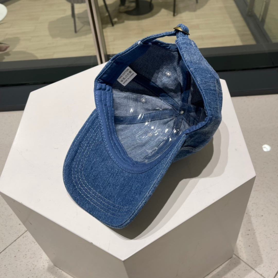  🧢香奈儿chanel，最新牛仔香奈儿棒球帽，立体logo，定制 Logo超美气质🌸