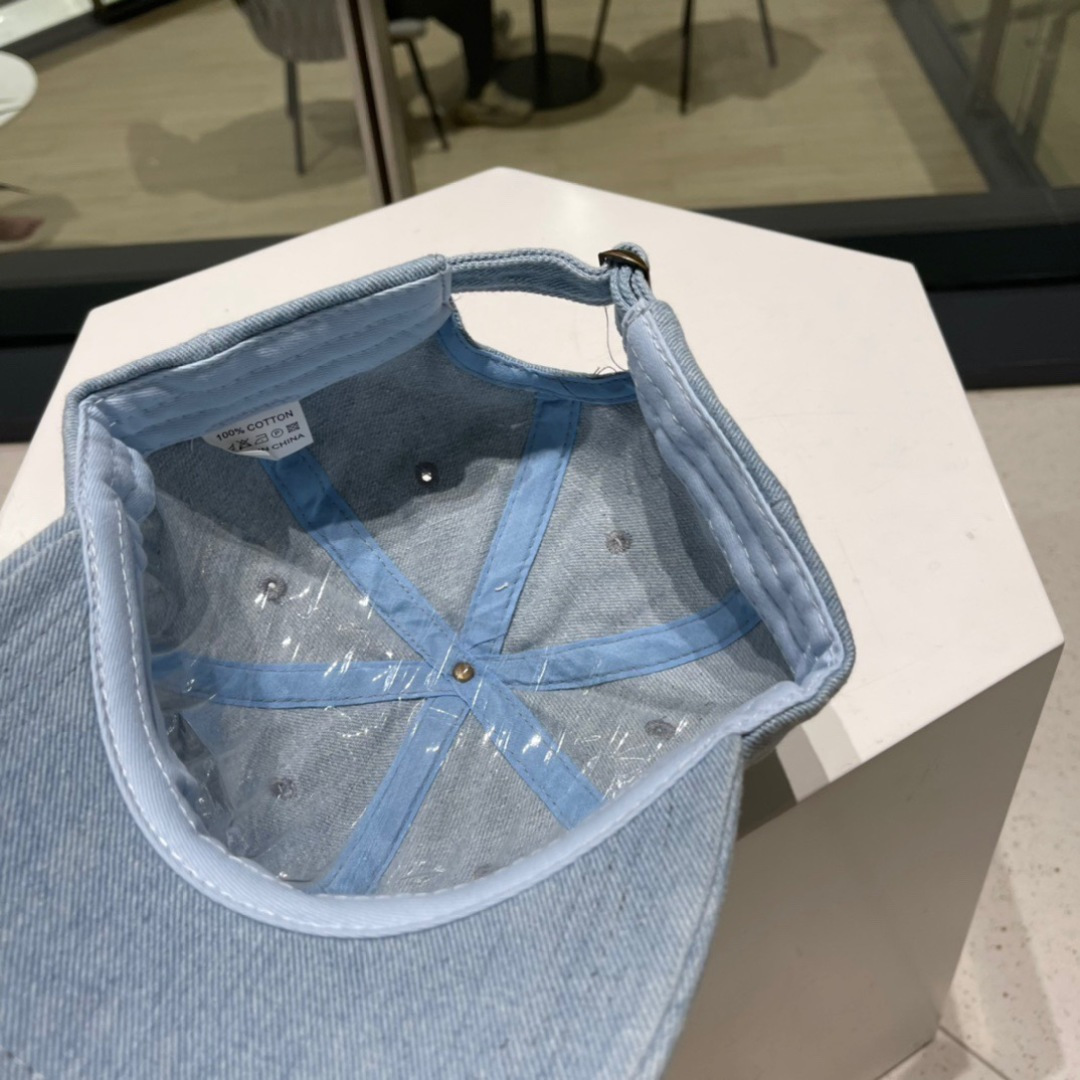  🧢香奈儿chanel，最新牛仔香奈儿棒球帽，立体logo，定制 Logo超美气质🌸